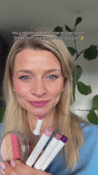 The Spring Edit Glow Bronzer Refill voor een natuurlijke zongebruinde en stralende teint video